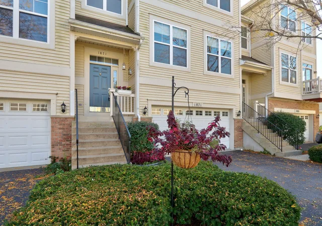 Photo 1 of Townhouse for sale at 1871 Watercolor Pl, Grayslake, IL 60030 | MLS# 12785348 | Listing updated on 2026-10-21
