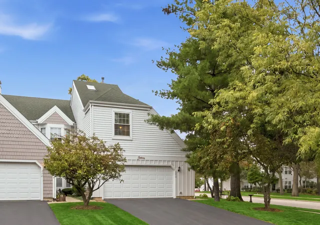 Townhouse for sale at 290 Oak Blf Ct, Wauconda, IL 60084 | MLS# 12785350