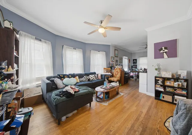 Listing Photo 4 - Condo for sale in building located at 1004 Oakland Ave, Joliet, IL 60435