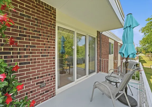 Listing Photo 5 - Condo for sale in building located at 100 Deborah Ln, Wheeling, IL 60090 - Unit #28B