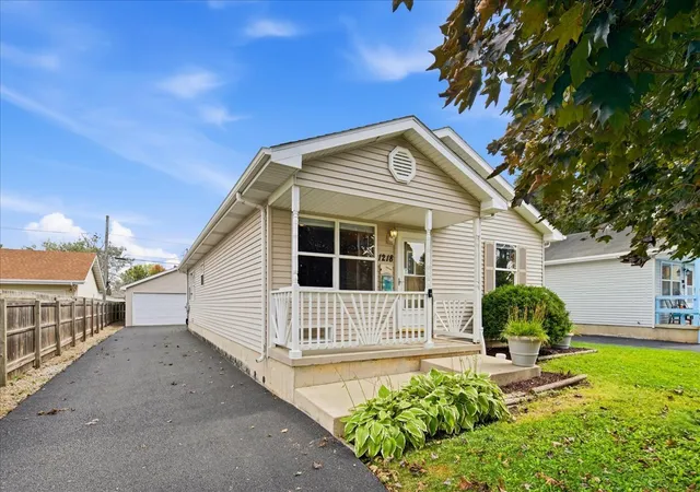Photo 2 of Single family home for sale at 1218 Wilcox St, Joliet, IL 60435 | MLS# 12785376 | Listing updated on 2026-10-21
