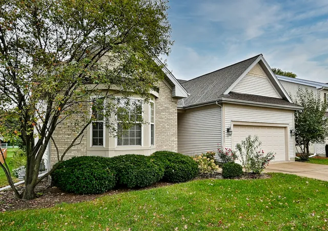 Photo 2 of Single family home for sale at 721 Clover Ridge Ln, Itasca, IL 60143 | MLS# 12785383 | Listing updated on 2026-10-23
