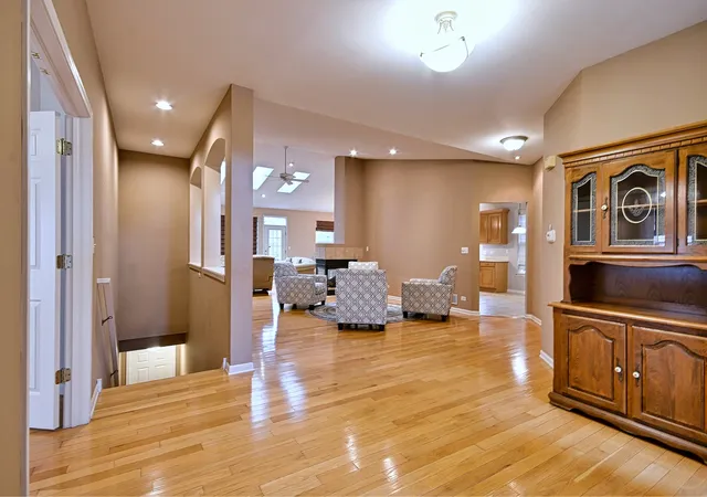 Photo 3 of Single family home for sale at 721 Clover Ridge Ln, Itasca, IL 60143 | MLS# 12785383 | Listing updated on 2026-10-23