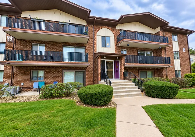 Listing Photo 1 - Condo for sale in building located at 5237 James Ln, Crestwood, IL 60418 - Unit #1221