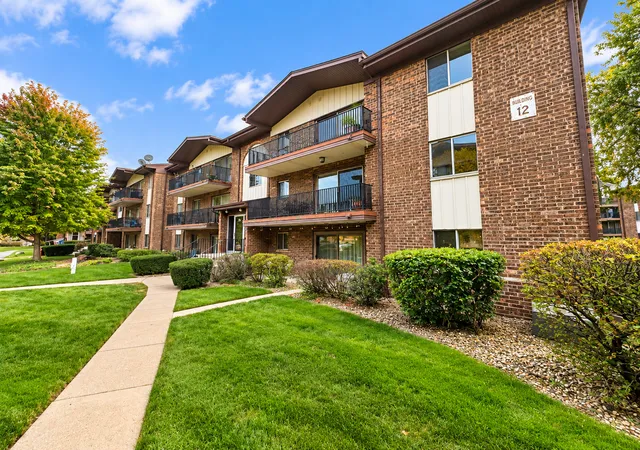 Listing Photo 2 - Condo for sale in building located at 5237 James Ln, Crestwood, IL 60418 - Unit #1221