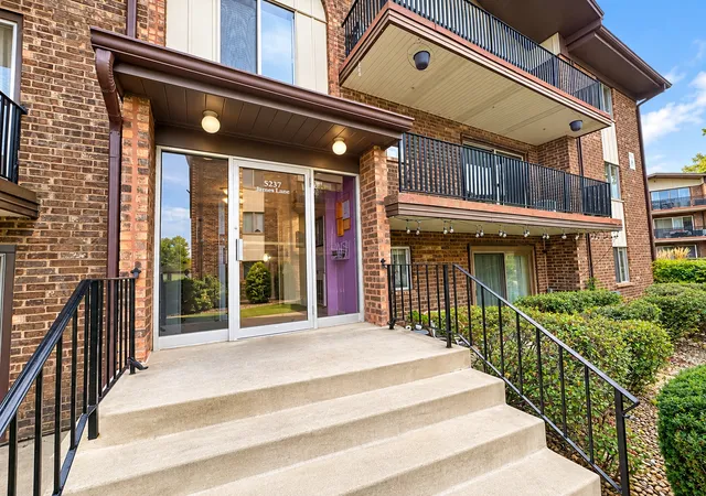 Listing Photo 3 - Condo for sale in building located at 5237 James Ln, Crestwood, IL 60418 - Unit #1221
