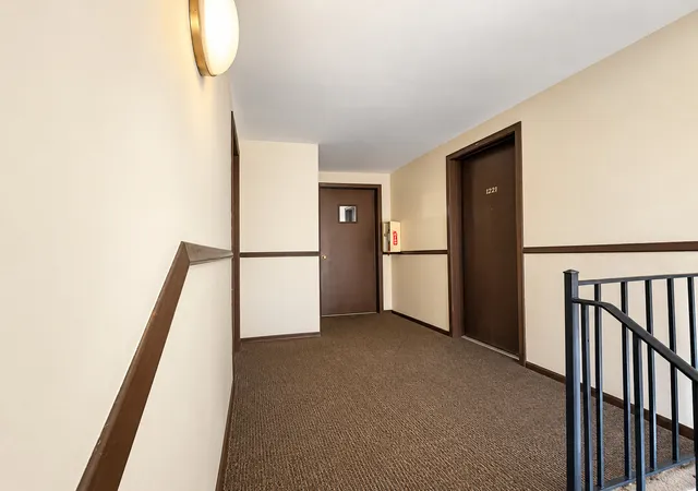 Listing Photo 4 - Condo for sale in building located at 5237 James Ln, Crestwood, IL 60418 - Unit #1221