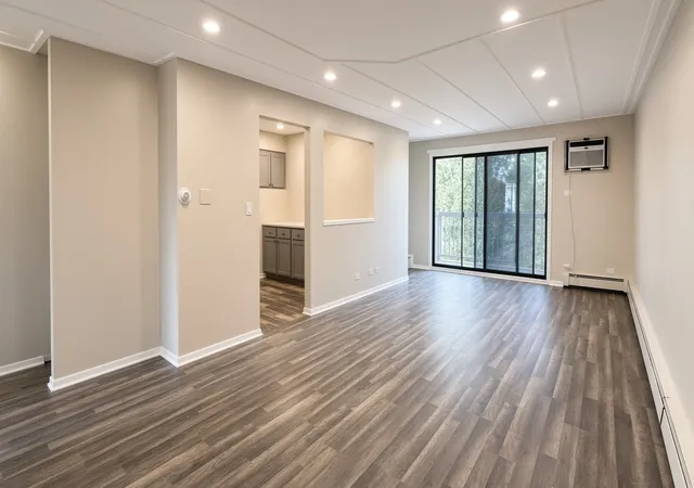 Listing Photo 2 - Condo for sale in building located at 113 Gregory St, Aurora, IL 60504 - Unit #27