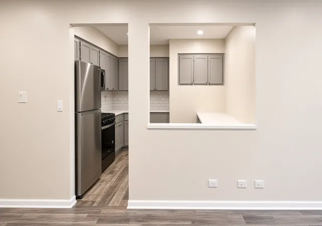 Listing Photo 4 - Condo for sale in building located at 113 Gregory St, Aurora, IL 60504 - Unit #27
