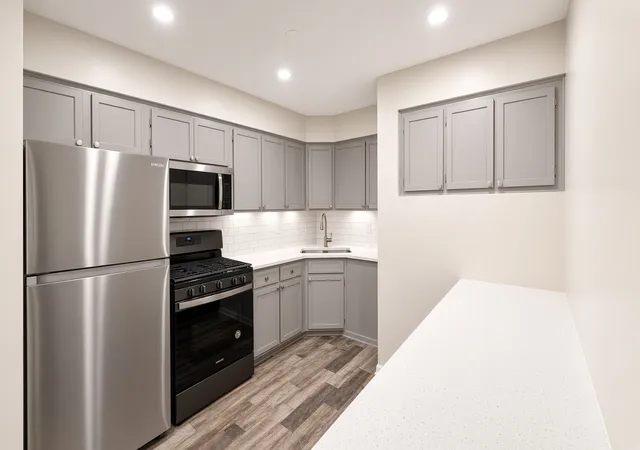 Listing Photo 5 - Condo for sale in building located at 113 Gregory St, Aurora, IL 60504 - Unit #27