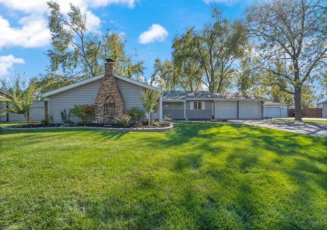 Photo 2 of Single family home for sale at 8941 Chadbourn Dr, Orland Park, IL 60462 | MLS# 12785437 | Listing updated on 2026-10-21