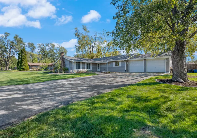Photo 3 of Single family home for sale at 8941 Chadbourn Dr, Orland Park, IL 60462 | MLS# 12785437 | Listing updated on 2026-10-21