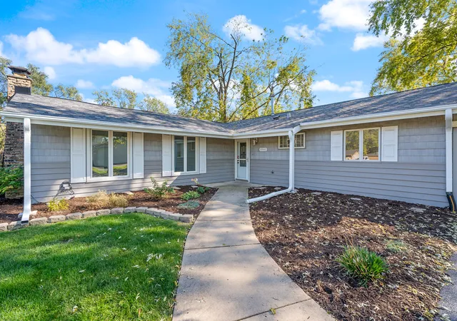 Photo 3 of Single family home for sale at 8941 Chadbourn Dr, Orland Park, IL 60462 | MLS# 12785437 | Listing updated on 2026-10-21