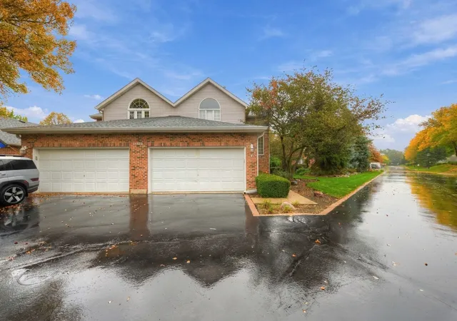 Photo 2 of Townhouse for sale at 11510 Algonquin Rd #F, Huntley, IL 60142 | MLS# 12785473 | Listing updated on 2026-10-20