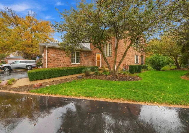 Photo 3 of Townhouse for sale at 11510 Algonquin Rd #F, Huntley, IL 60142 | MLS# 12785473 | Listing updated on 2026-10-20