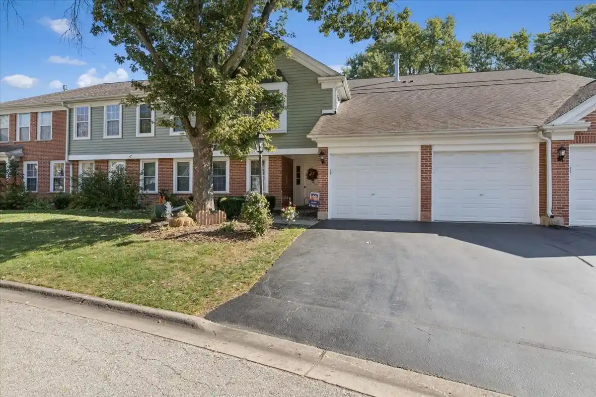 Listing Photo 1 - Condo for sale in 617 Edinburgh Ln located at 617 Edinburgh Ln, Prospect Heights, IL 60070 - Unit 617 Edinburgh Ln