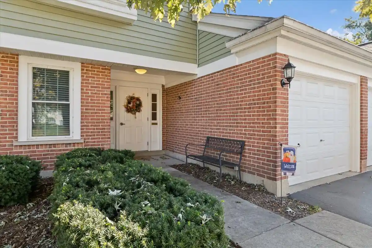 Listing Photo 2 - Condo for sale in 617 Edinburgh Ln located at 617 Edinburgh Ln, Prospect Heights, IL 60070 - Unit 617 Edinburgh Ln