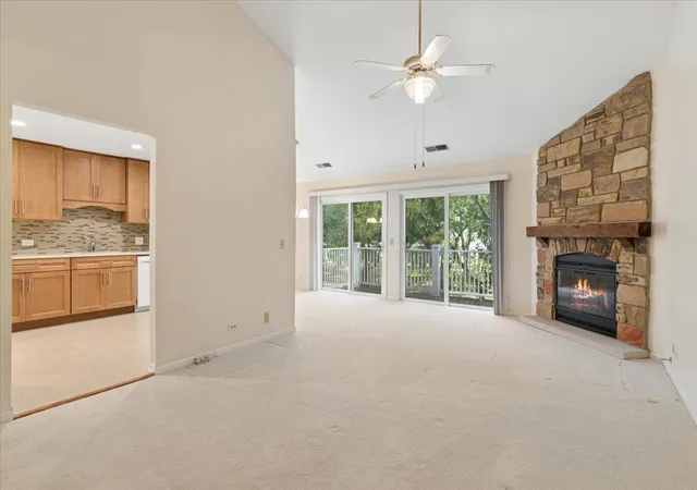 Listing Photo 5 - Condo for sale in building located at 617 Edinburgh Ln, Prospect Heights, IL 60070 - Unit #B