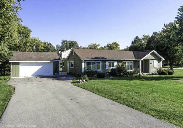 Single family home for sale at 290 Hawthorn Ln, Hoffman Estates, IL 60169 | MLS# 12785484