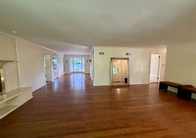 Photo 2 of Single family home for sale at 1415 Burr Oak Dr, Glenview, IL 60025 | MLS# 12785499 | Listing updated on 2026-10-22