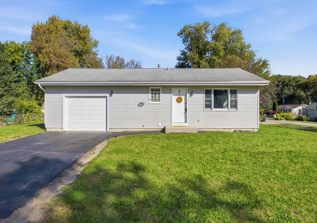 Photo 1 of Single family home for sale at 7902 E Maplewood Dr, Wonder Lake, IL 60097 | MLS# 12785522 | Listing updated on 2026-10-22