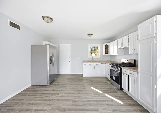 Photo 4 of Single family home for sale at 7902 E Maplewood Dr, Wonder Lake, IL 60097 | MLS# 12785522 | Listing updated on 2026-10-22