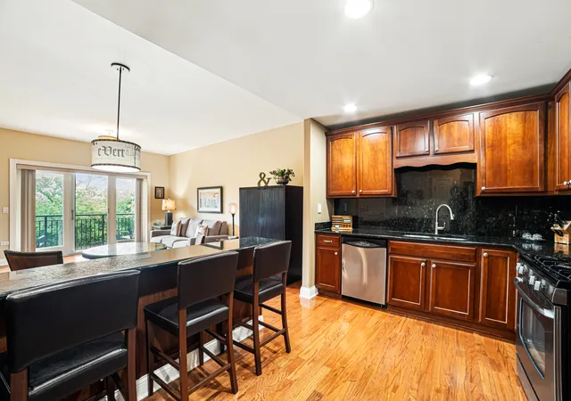 Listing Photo 4 - Condo for sale in building located at 1200 N Foxdale Dr, Addison, IL 60101 - Unit #110