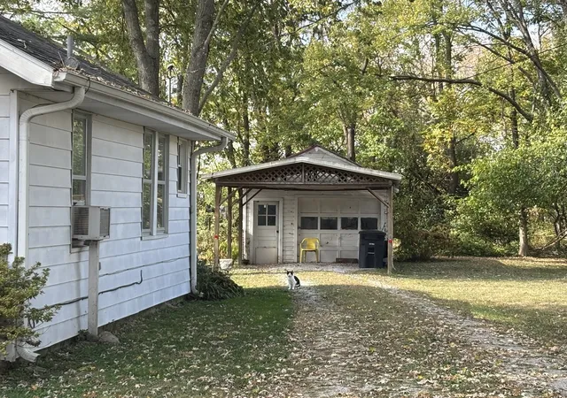 Photo 2 of Sale Pending at 203 S Vincent St, Salem, IL 62881 | MLS# 12785534 | Listing updated on 2026-10-29