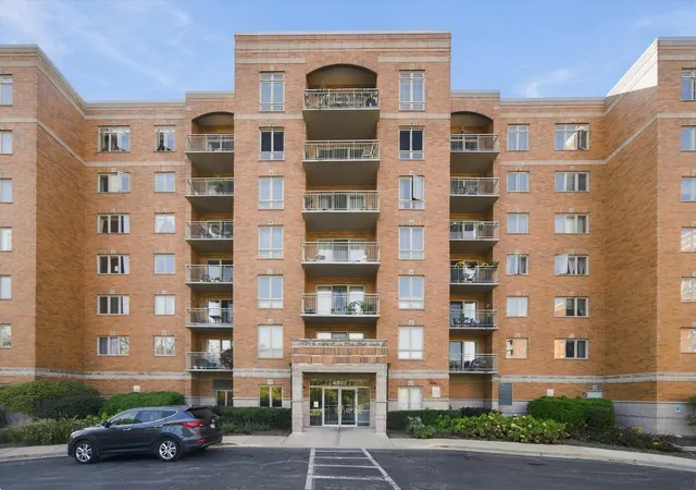 6807 N Milwaukee Ave, 6807 N Milwaukee Ave, Niles, IL 60714