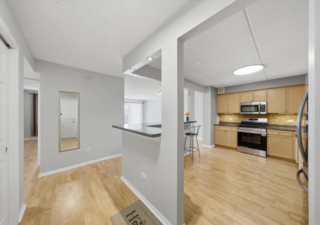 Listing Photo 3 - Condo for sale in building located at 6807 N Milwaukee Ave, Niles, IL 60714 - Unit #405
