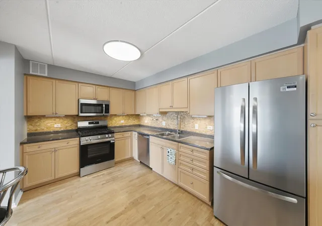 Listing Photo 4 - Condo for sale in building located at 6807 N Milwaukee Ave, Niles, IL 60714 - Unit #405