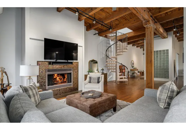 Photo 4 of Condo for sale at 1335 W Altgeld St #3B, Chicago, IL 60614 | MLS# 12785542 | Listing updated on 2026-10-22
