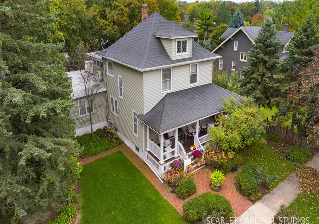Photo 4 of Single family home for sale at 114 S Columbia St, Naperville, IL 60540 | MLS# 12785549 | Listing updated on 2026-10-30