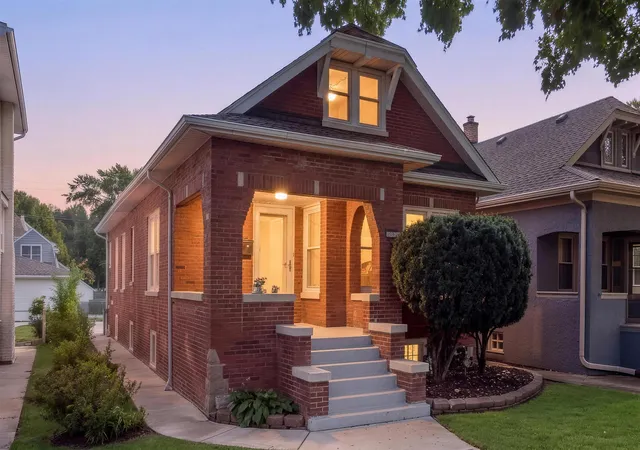 Photo 1 of Single family home for sale at 920 Wisconsin Ave, Oak Park, IL 60304 | MLS# 12785550 | Listing updated on 2026-10-22
