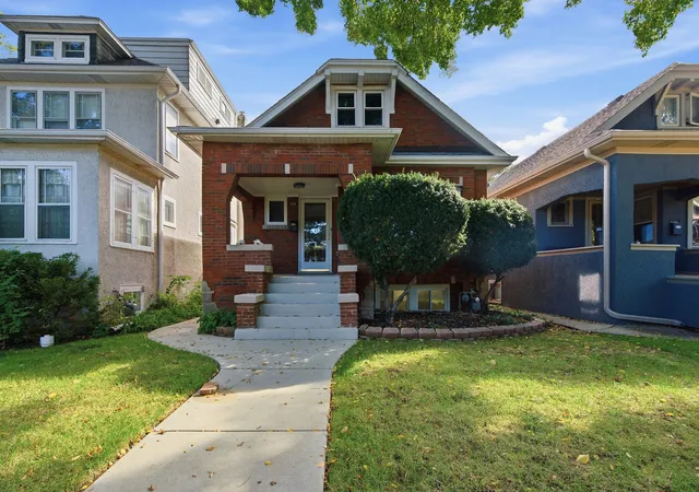 Photo 2 of Single family home for sale at 920 Wisconsin Ave, Oak Park, IL 60304 | MLS# 12785550 | Listing updated on 2026-10-22