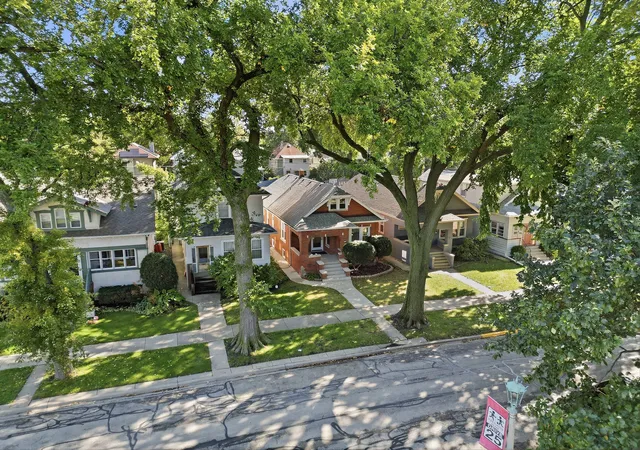 Photo 3 of Single family home for sale at 920 Wisconsin Ave, Oak Park, IL 60304 | MLS# 12785550 | Listing updated on 2026-10-22