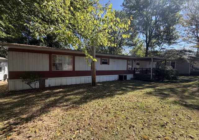 Photo 2 of Manufactured home for sale at 1804 Gibbons St, Metropolis, IL 62960 | MLS# 12785561 | Listing updated on 2026-10-23