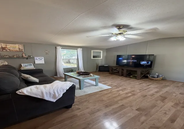 Photo 4 of Manufactured home for sale at 1804 Gibbons St, Metropolis, IL 62960 | MLS# 12785561 | Listing updated on 2026-10-23