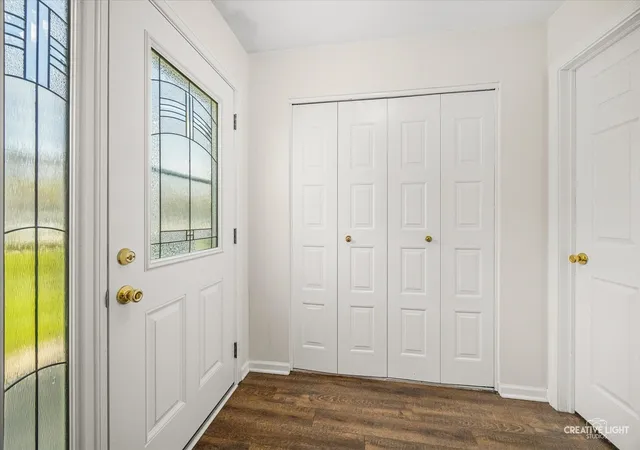 Listing Photo 3 - Condo for sale in building located at 131 Fairlane Ct, Bloomingdale, IL 60108 - Unit #D