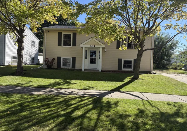 Photo 1 of Single family home for sale at 309 Southview Dr, Rochelle, IL 61068 | MLS# 12785609 | Listing updated on 2026-10-20