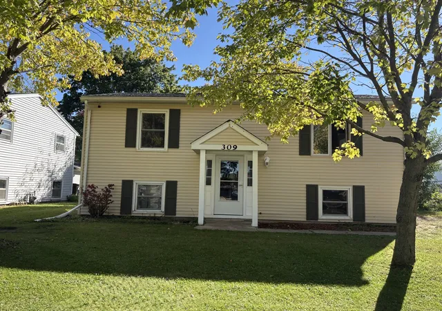 Photo 2 of Single family home for sale at 309 Southview Dr, Rochelle, IL 61068 | MLS# 12785609 | Listing updated on 2026-10-20