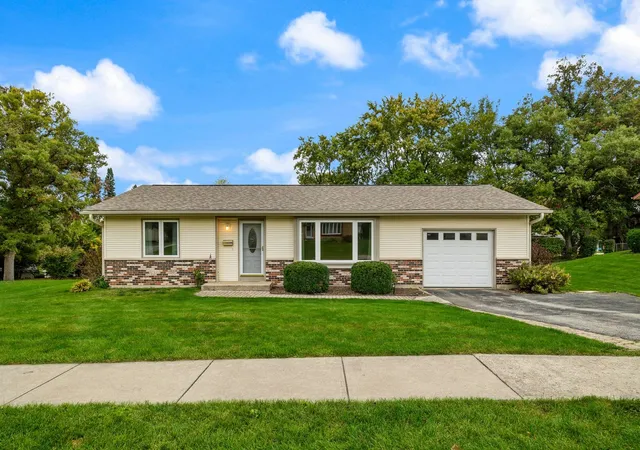 Photo 1 of Single family home for sale at 911 Melrose Ct, Mc Henry, IL 60050 | MLS# 12785645 | Listing updated on 2026-10-23