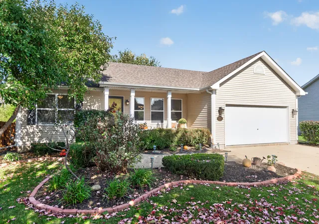 Single family home for sale at 909 N Oak Crk Dr, Genoa, IL 60135 | MLS# 12785658