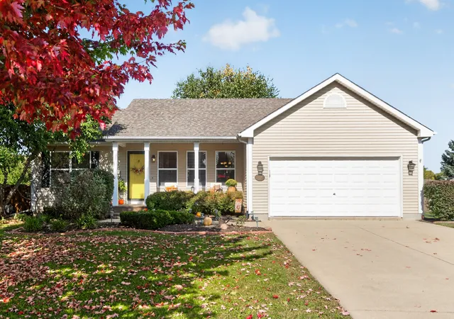 Photo 1 of Single family home for sale at 909 N Oak Crk Dr, Genoa, IL 60135 | MLS# 12785658 | Listing updated on 2026-10-15