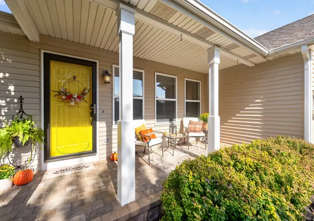 Photo 2 of Single family home for sale at 909 N Oak Crk Dr, Genoa, IL 60135 | MLS# 12785658 | Listing updated on 2026-10-15