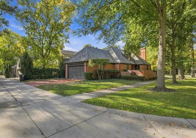 Photo 1 of Single family home for sale at 1821 Arthur St, Park Ridge, IL 60068 | MLS# 12785679 | Listing updated on 2026-10-29