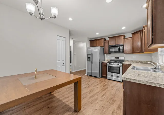 Photo 2 of Townhouse for sale at 184 Maryland Ln, Pingree Grove, IL 60140 | MLS# 12785687 | Listing updated on 2026-10-22
