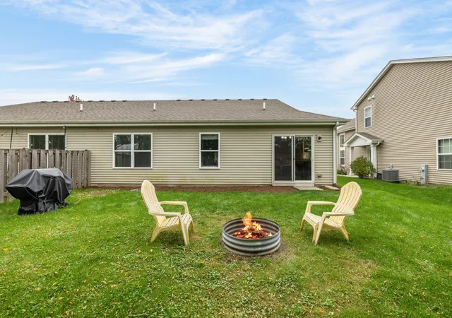 Photo 3 of Townhouse for sale at 184 Maryland Ln, Pingree Grove, IL 60140 | MLS# 12785687 | Listing updated on 2026-10-22