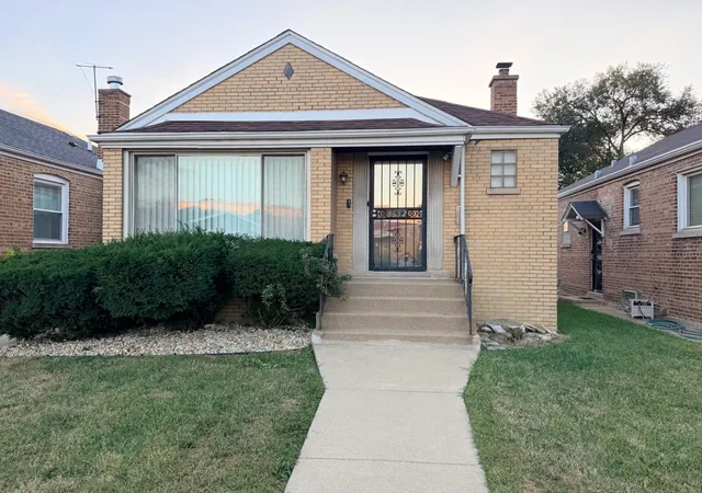 Photo 1 of Single family home for sale at 8632 S Jeffery Blvd, Chicago, IL 60617 | MLS# 12785693 | Listing updated on 2026-10-19