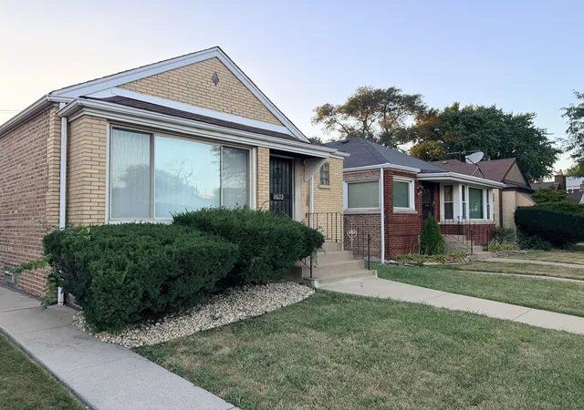 Photo 4 of Single family home for sale at 8632 S Jeffery Blvd, Chicago, IL 60617 | MLS# 12785693 | Listing updated on 2026-10-19